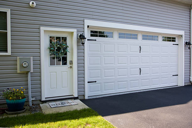 24/7 Emergency Garage Door Panel Replacement experts in Schofield Barracks, HI